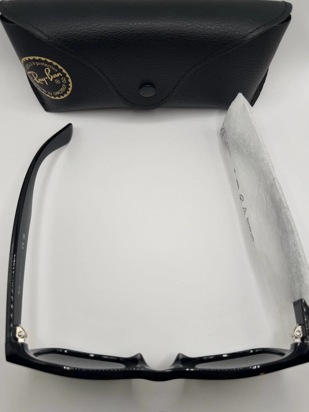 Ray-Ban New Wayfarer Sunglasses * No Dust Cloth Or Booklet* RB2132 901 51/18